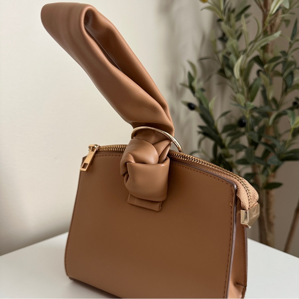 A New Day Knot Handbag - Picture 6 of 7